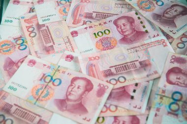 Birçok yuan para birimi banknot duvar kağıdı. görüntü arka plan, duvar kağıdı, illüstrasyon, makale ve kopya alanı için. tasarruf ve yatırım kavramı. Asya ve dünya ekonomisinin büyük güç.