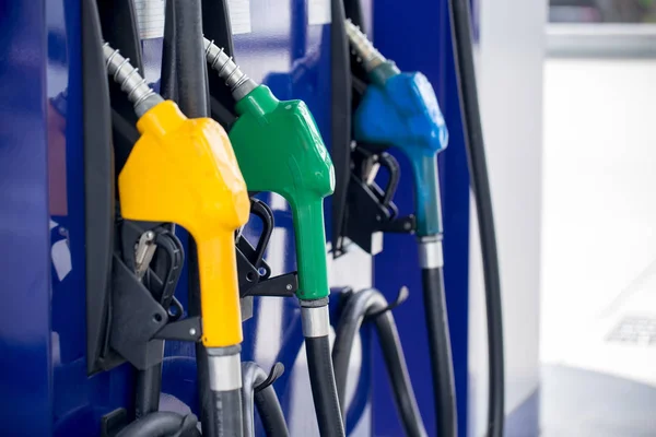 Színes Benzinárak Kitöltésével Fúvókák Elszigetelt Fehér Background Benzinkút Egy Szolgáltatás — Stock Fotó