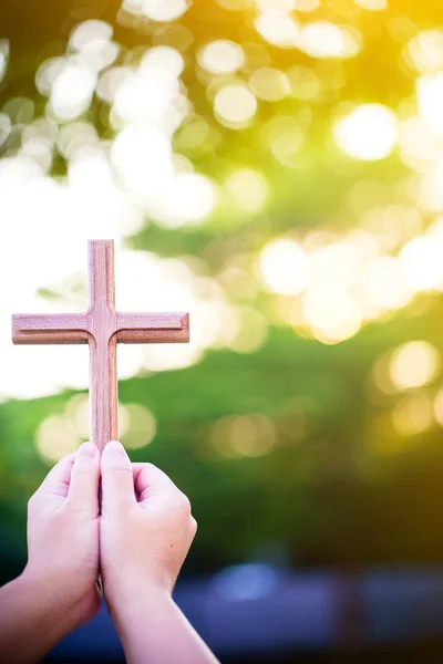 Kişi Palm Kutsal Haç Haç Ibadet Tutun Hıristiyan Katolik Eucharist — Stok fotoğraf