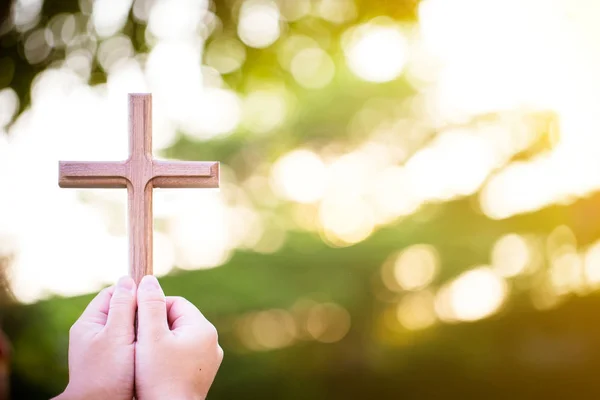 Kişi Palm Kutsal Haç Haç Ibadet Tutun Hıristiyan Katolik Eucharist — Stok fotoğraf