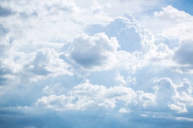 mavi gökyüzü ile bulut closeup.beautiful mavi gökyüzü bulutlar arka plan ile. Fırtınalı bulutlar dramatik gökyüzü.