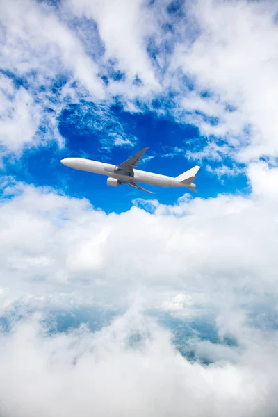 Avião Com Hélices Voando Céu Azul Aeronaves Comerciais Com Hélices — Fotografia de Stock