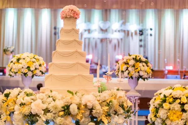 Düğün Süslemesi Pasta Balonu Aydınlatma Töreni Güzel Düğün Pastası Düğün — Stok fotoğraf