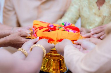 Düğün töreni dekorasyonu. Düğün Çeyizi,Tayland'da Çeyiz Evliliği.Düğün Tayland.para ve yüzük. Tay Kültüründe Çeyiz Evliliği. Tay Nişan veya düğün için Nesneler.