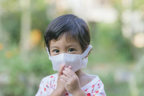 Child Wearing Protective Face Mask City Street Air Pollution Facial — Stok fotoğraf