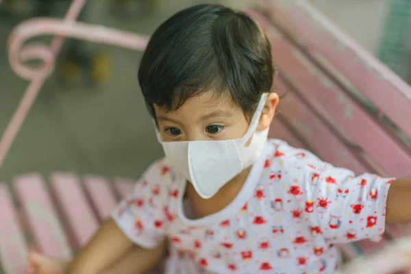 Child Wearing Protective Face Mask City Street Air Pollution Facial — Stok fotoğraf