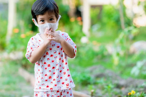 Child Wearing Protective Face Mask City Street Air Pollution Facial — Stok fotoğraf