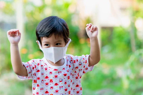 Child Wearing Protective Face Mask City Street Air Pollution Facial — Stok fotoğraf