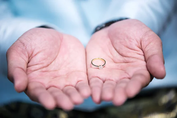 Anéis Casamento Uma Mão — Fotografia de Stock