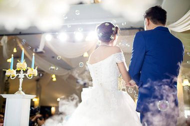 beautiful bride and groom in wedding dress with white flowers