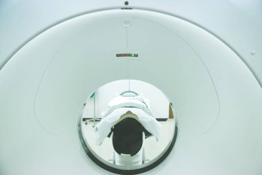 Modern hastane içi cerrahi maskeyle