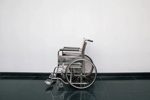 병원에서의 휠체어 — 스톡 사진