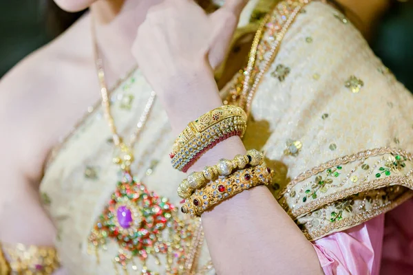 Traditional Thai Wedding Dress Bracelet — ストック写真