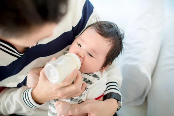Asian Baby Boy Feeding Her Infant Milk Bottle His Hand — стоковое фото