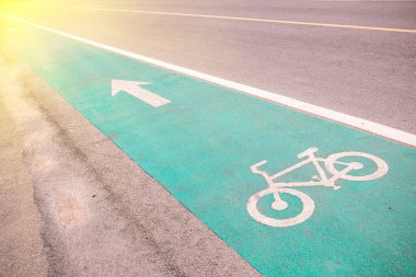 Bisiklet yolu yolda