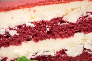 Çilekli ve çikolatalı kek.