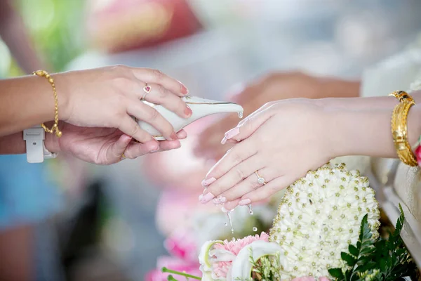 Свадебные Кольца Невеста — стоковое фото