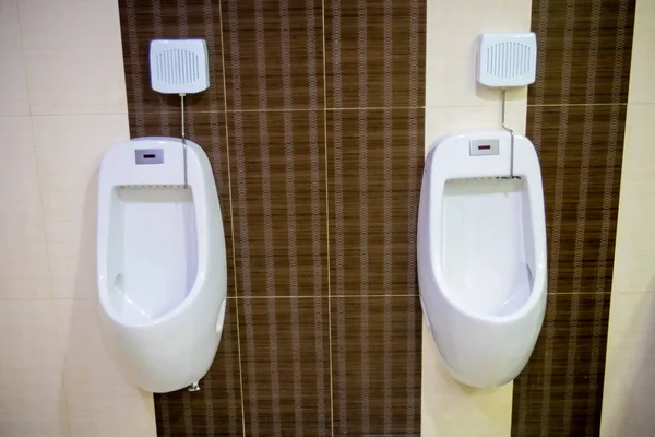 Toilettenschüssel Der Wand — Stockfoto
