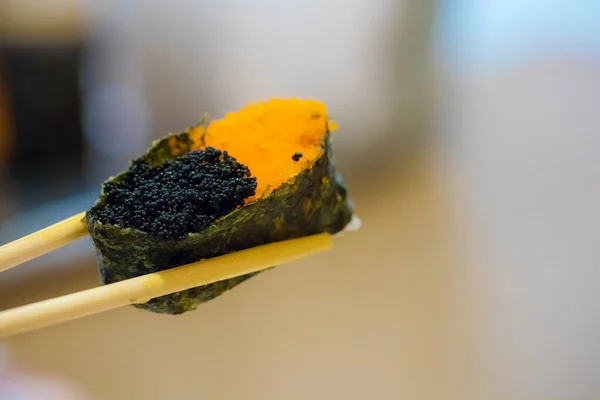 サーモンとチーズのロール寿司 — ストック写真