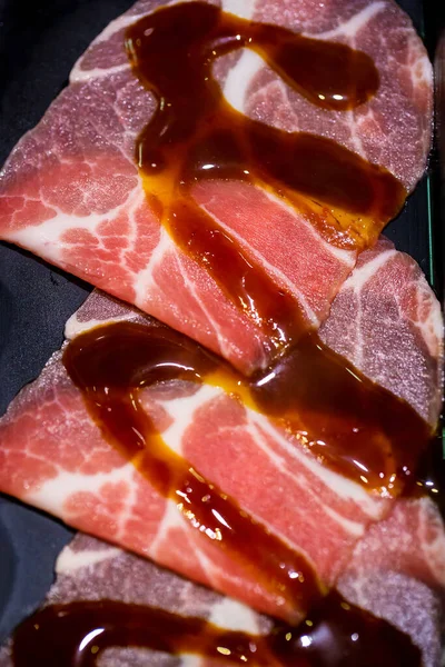 Close Bacon Fatiado Tábua Madeira — Fotografia de Stock
