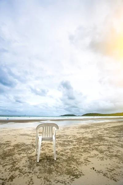 Leere Strandkörbe Meeresufer — Stockfoto