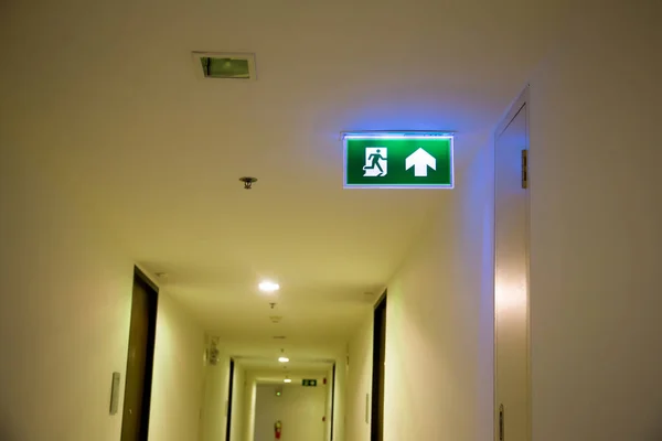 Emergency Exit Sign Corridor Hospital — 图库照片