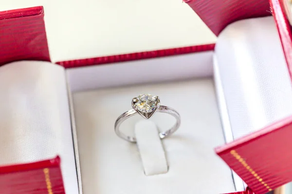 Anillos Boda Sobre Fondo Blanco — Foto de Stock