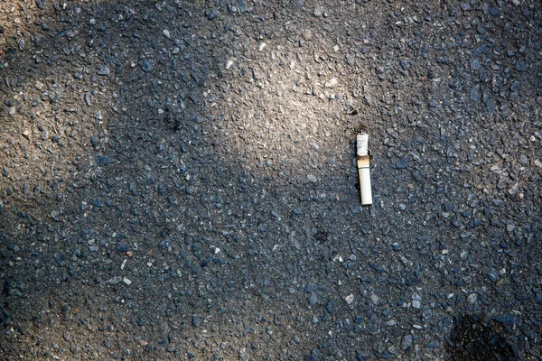 Closeup Shot Cigarette Asphalt Road — Stock Photo, Image