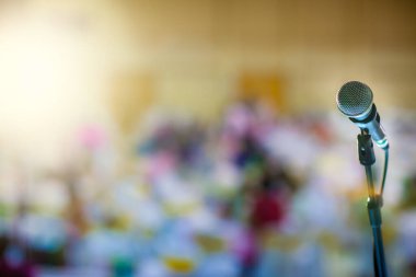 Arka plan bulanık mikrofon