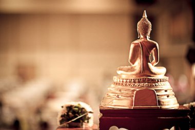 Buda heykeli tapınakta.