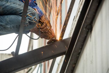 Kıvılcımlı kaynak çeliği