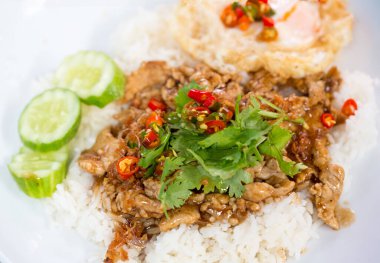 Sebzeli ve baharatlı pilav.