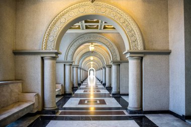 Şehrin katedralinin içi.