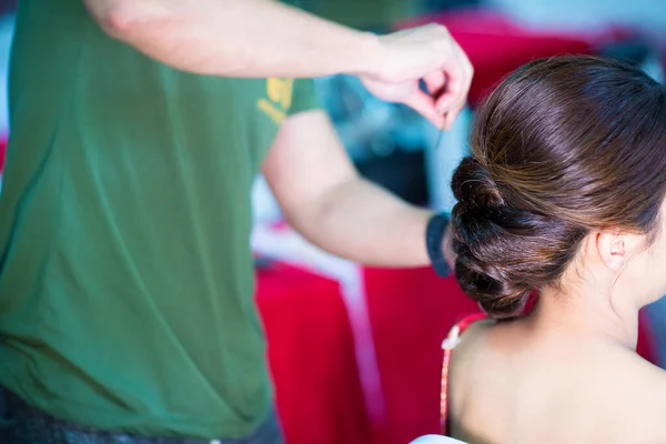 Young Woman Getting Hair Salon — 스톡 사진