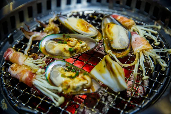 Lezzetli Asya yemeklerinin yakın görüntüsü