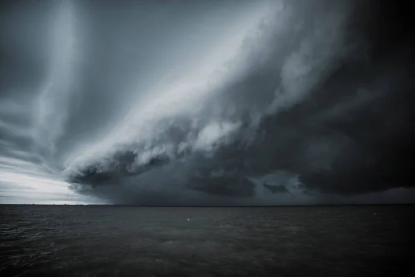 Denizin Üzerinde Fırtına Bulutları — Stok fotoğraf