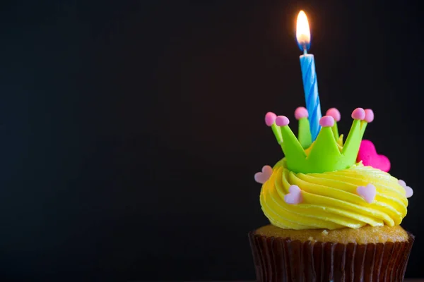 Birthday Cupcake Burning Candle Dark Background — Stockfoto