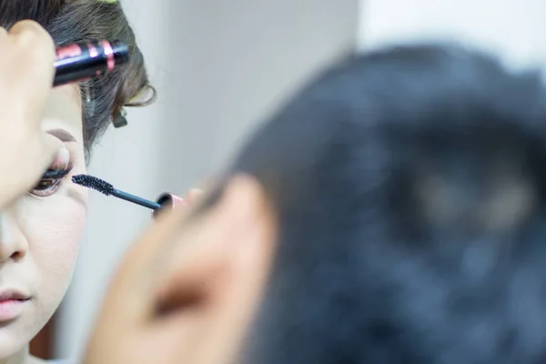 Professional Makeup Artist Applying Make Brush — 스톡 사진