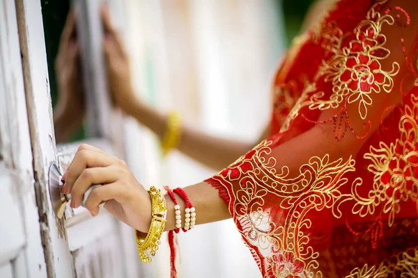 Beautiful Woman Veil Her Hand — Stock Photo, Image