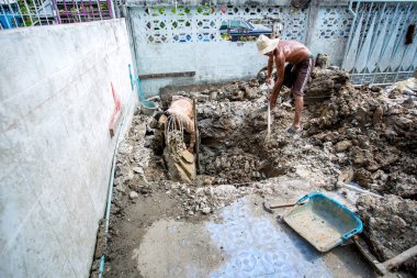 worker in the mud factory
