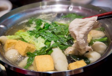 Lezzetli Asya yemeklerinin yakın görüntüsü