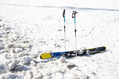 Kar üstünde kayak kaldırma