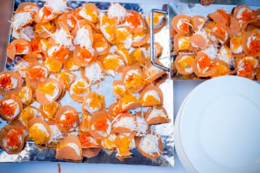 Tabakta taze deniz ürünleri