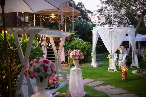 Wedding Arch Beautiful Flowers Chairs — Foto de Stock