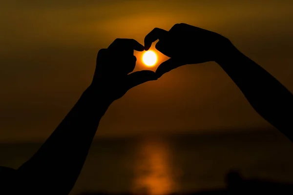 Silhouette Man Woman Hands Holding Heart Sunset Background — Stock Photo, Image