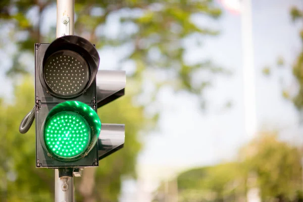 Green Traffic Light Blurred Background City — Fotografia de Stock