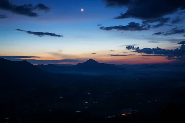 Belo Pôr Sol Sobre Montanha — Fotografia de Stock