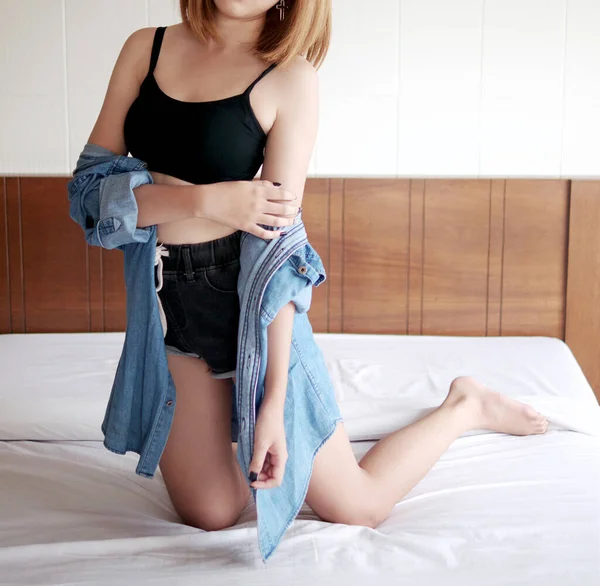 Beautiful Young Woman Underwear Jeans Sitting Bed — 图库照片