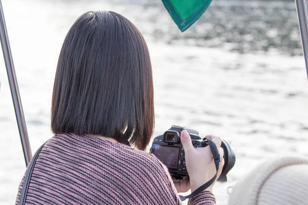 Woman Taking Photo Photographer Sea —  Fotos de Stock