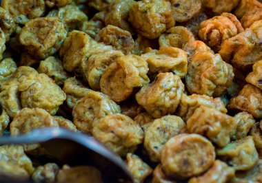 Susamlı kızarmış tavuk kanadı.